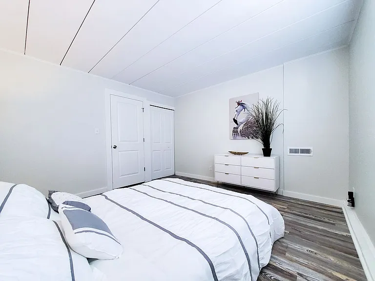Smartland Shorewood Apartments — Photo 22
