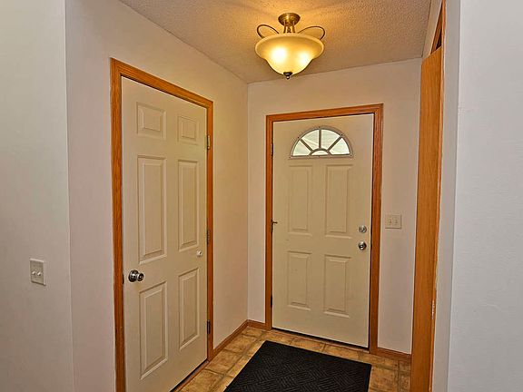 4th image of 780 Marigold Dr S