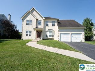 1732 Washington Valley Dr, Stewartsville, NJ 08886