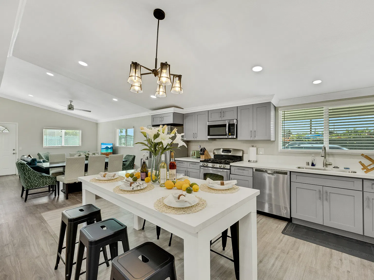 10462 Poona Dr — Photo 4