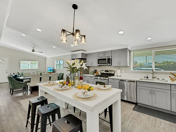 4th image of 10462 Poona Dr