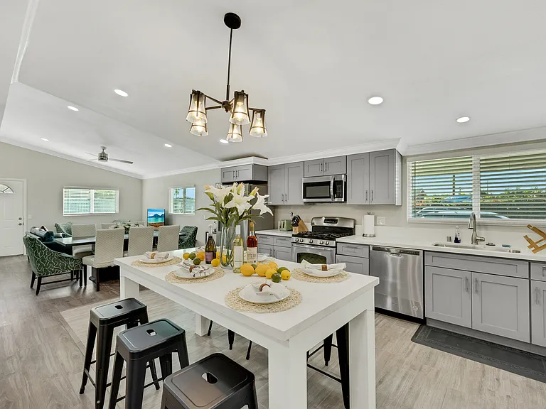 10462 Poona Dr — Photo 4