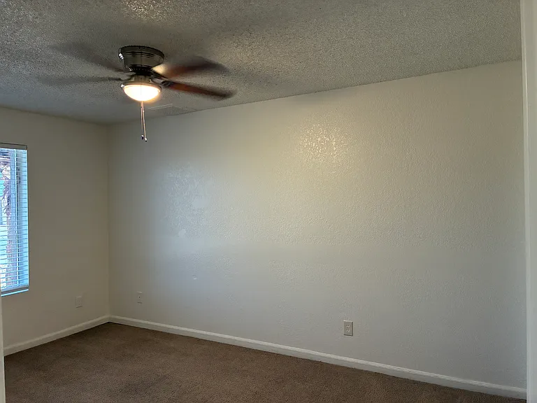 602 W Wickieup Ln — Photo 22