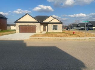 8666 Pebble Creek Dr, Newburgh, IN 47630
