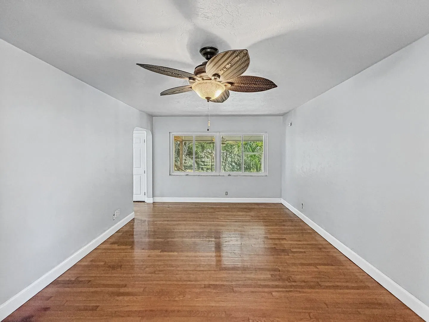 Recently Updated Gulfport Home with a Spacious, Fenced Backyard For Rent! 2bed | 1bath — Photo 4