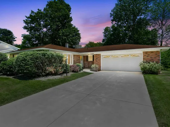 53190 Oakton Dr, South Bend, IN 46635