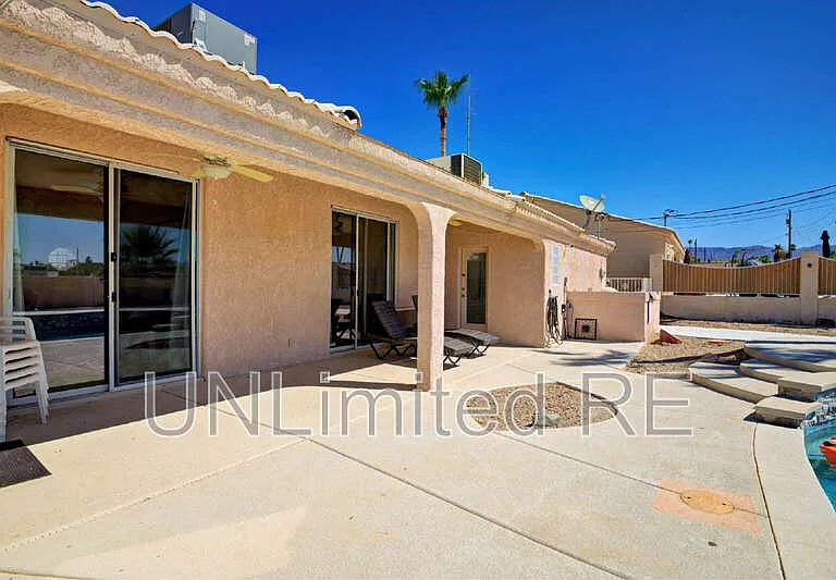 304 Acoma Blvd S — Photo 5