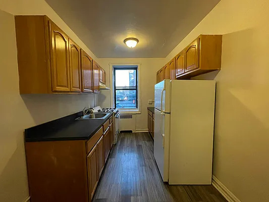 Rented by Hillel Realty Group | media 22