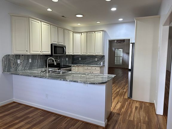 4th image of 5406 Stayman Dr