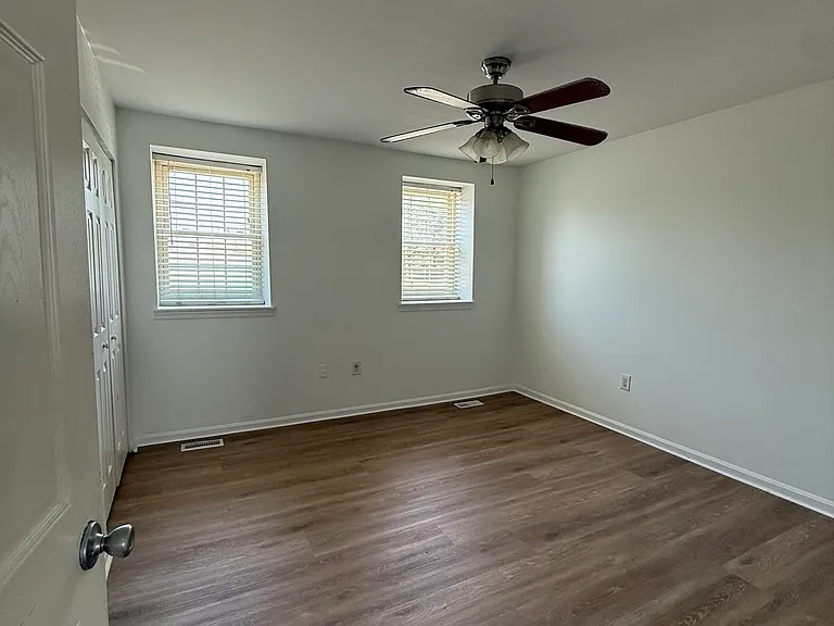 6407 Continental Dr — Photo 2