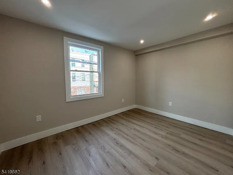 136 Elm St — Photo 5