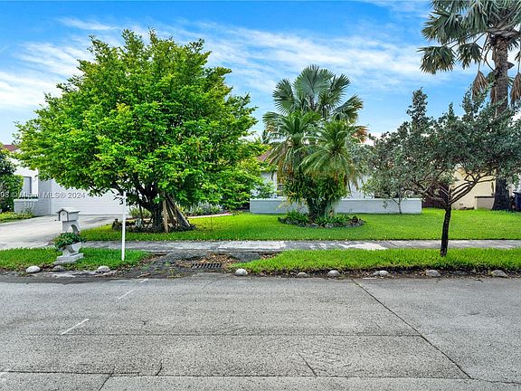 5th image of 17200 SW 93rd Ave