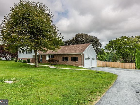 2nd image of 16 Gloucester Dr