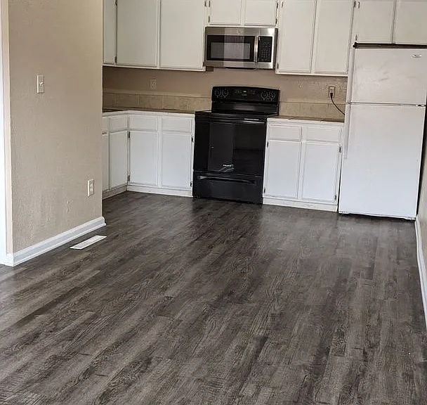 4332 Ericson Dr — Photo 2