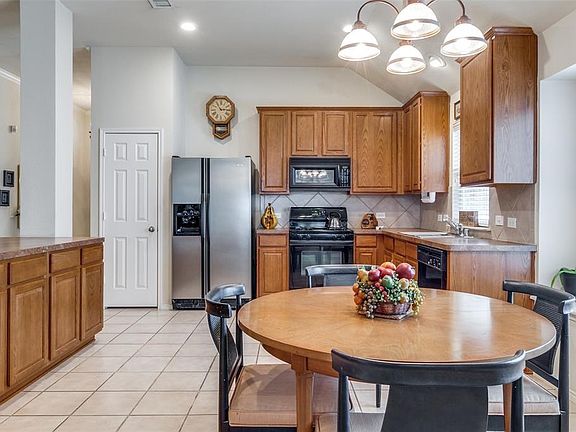 2nd image of 2721 Eganridge Ln