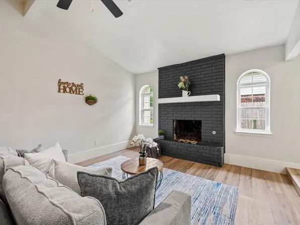 908 NW 12th St, Moore, OK 73160