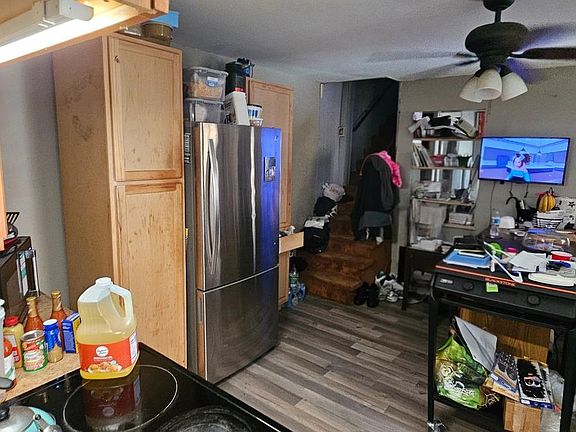 5th image of 426 Walnut St