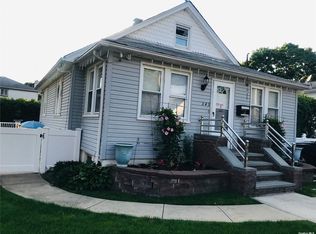 343 Grand St, Westbury, NY 11590