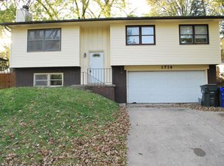 1714 Woodside Ct NW, Cedar Rapids, IA 52405