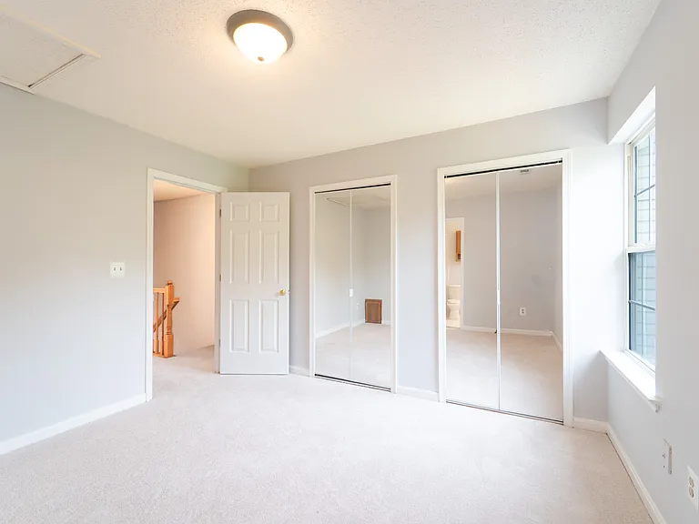 413 Lakeview Ct — Photo 33