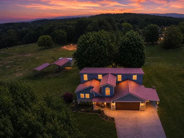109 Ridgefield Dr, Dandridge, TN 37725
