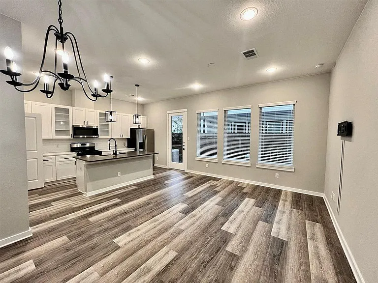 6712 Parker Oaks Ln — Photo 13