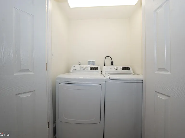717 Miller St — Photo 15