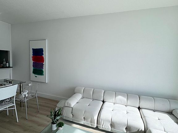 3rd image of 31 SE 5th St APT 3309