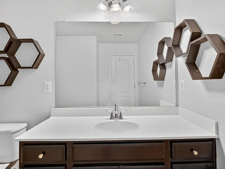 980 Basswood Dr — Photo 43