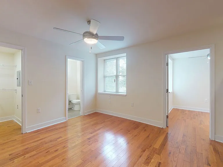 Sherwood Court Apartments — Photo 6