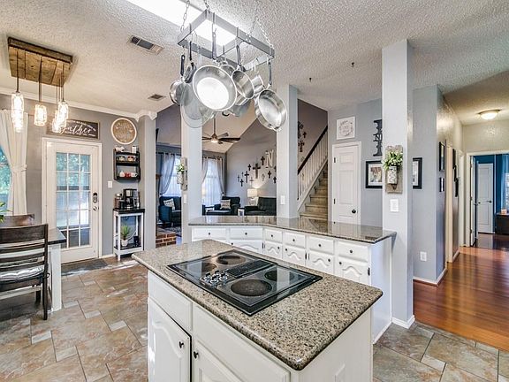 3rd image of 1032 E Grubb Dr