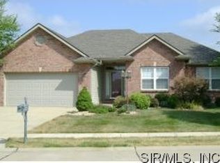 9 W Picketts Xing, Edwardsville, IL 62025