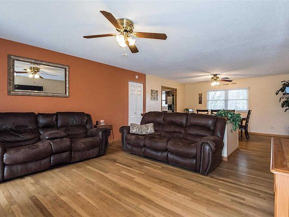 2nd image of 1840 Layven Ave