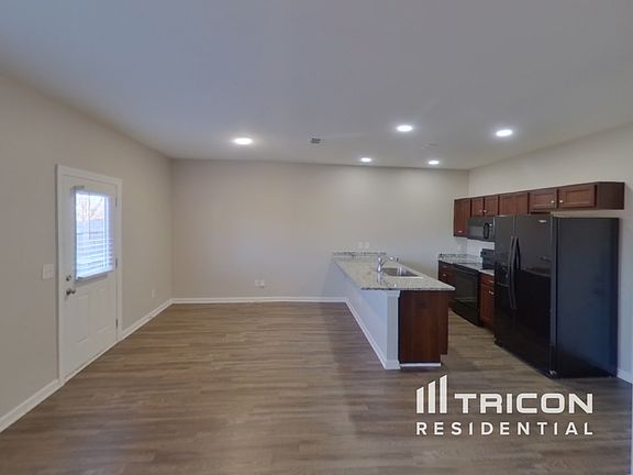 3rd image of 2243 Lismore Dr