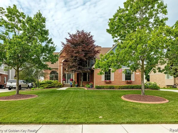 37149 Weymouth Dr, Livonia, MI 48152
