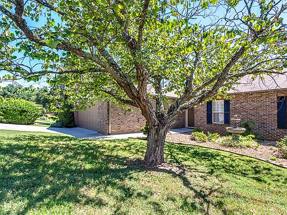 4th image of 329 Villa Dr #329