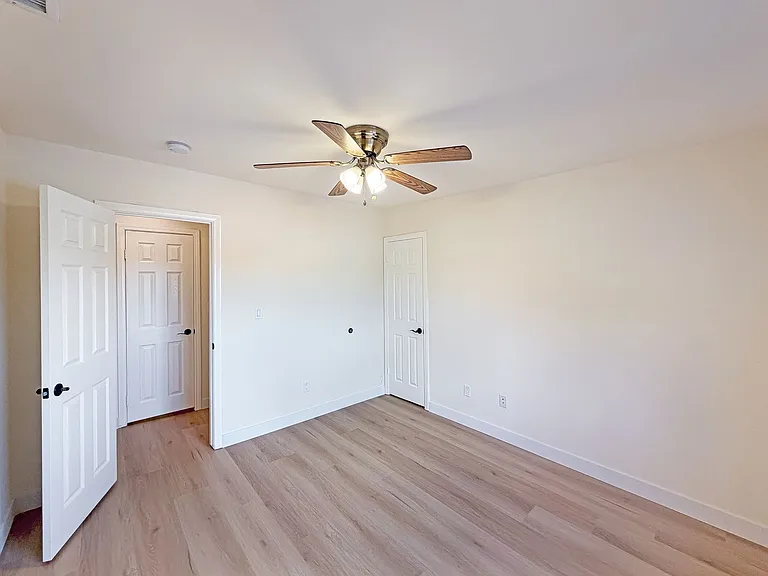 SD: Bright 2BD/2BA Unit in University Heights with A/C, In-Unit Laundry & 1 Reserved Parking — Photo 9