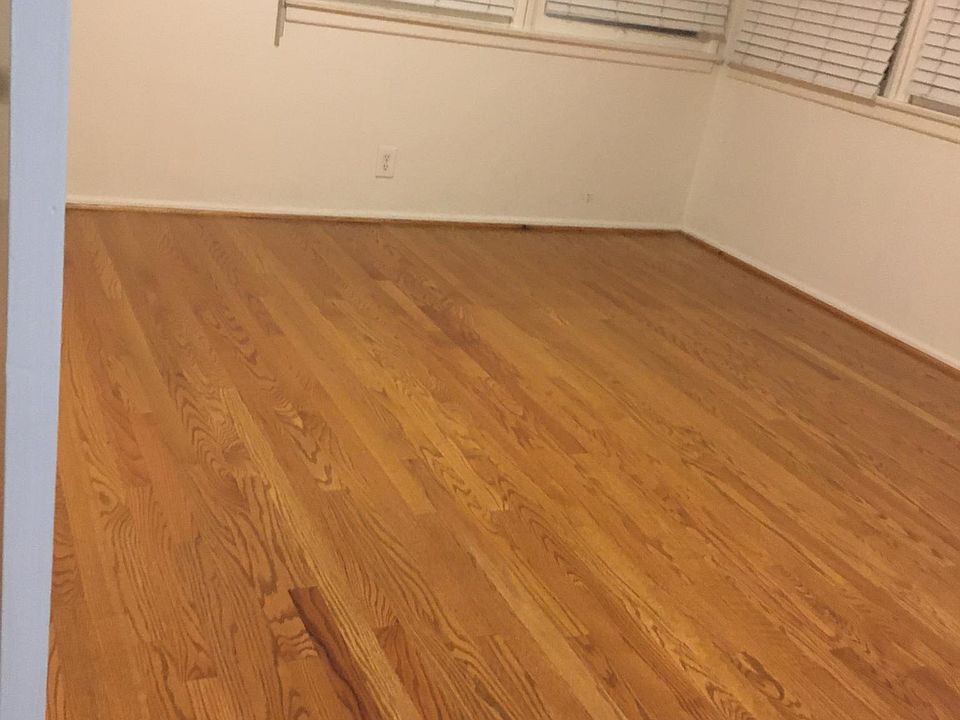 Bedroom fro entry.