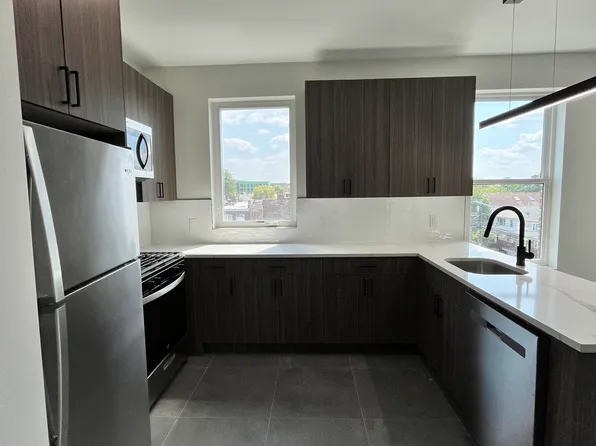 138 Mallory Avenue image 2 of 8