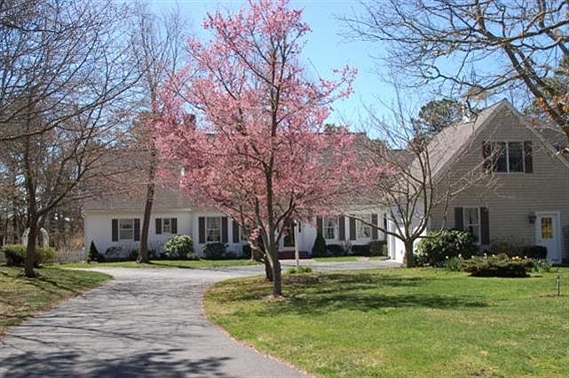 1st image of 16 Surrey Lane