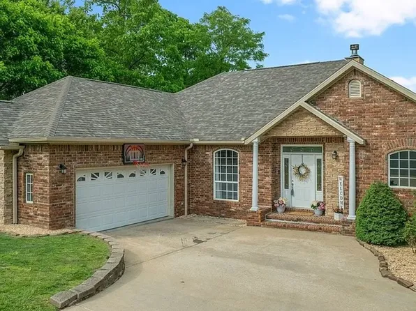 9877 Admiral Dr, Rogers, AR 72756