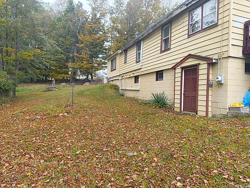 18 Maple St E Photo 1