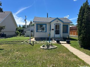 929 Brown St, Moose Jaw, SK S6H2Z1