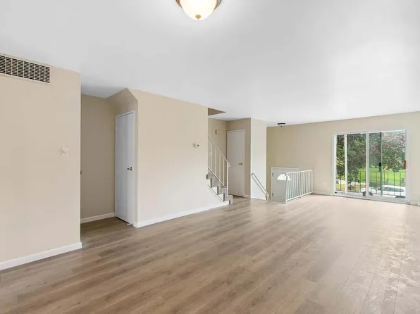 1630 Forest Hill Rd, Staten Island, NY 10314