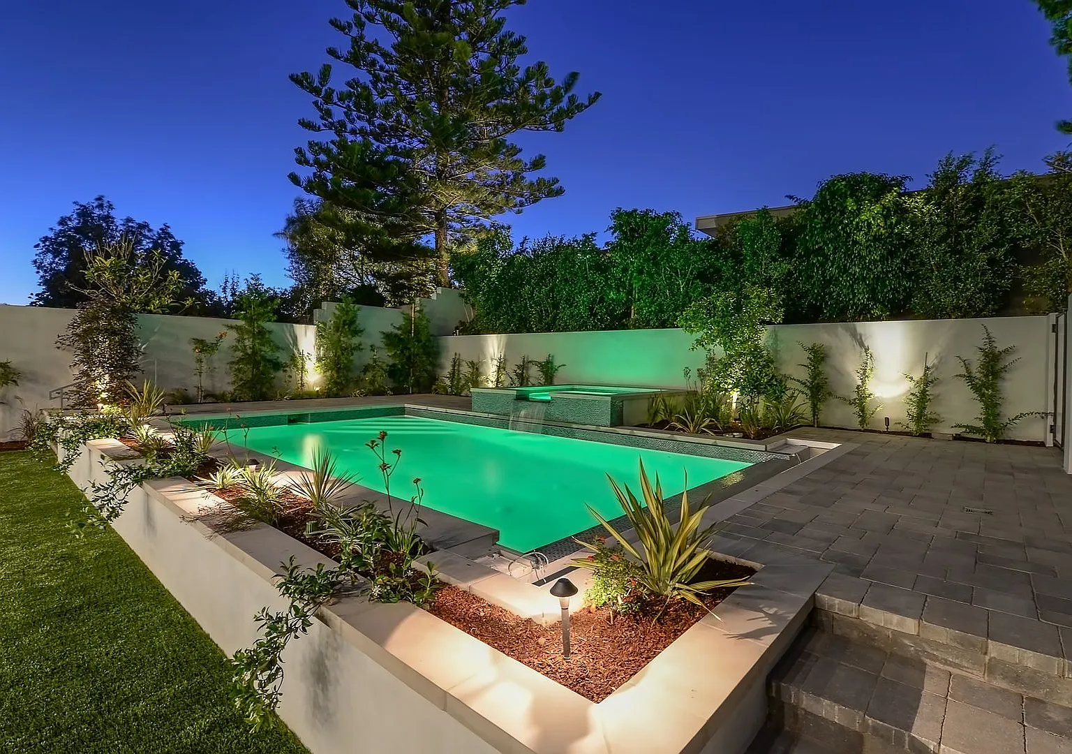 Must See 5 Bedroom, 5 Bath In Manhattan Beach Hill Section + Swimming Pool & Spa + Lovely Backyar... — Photo 1