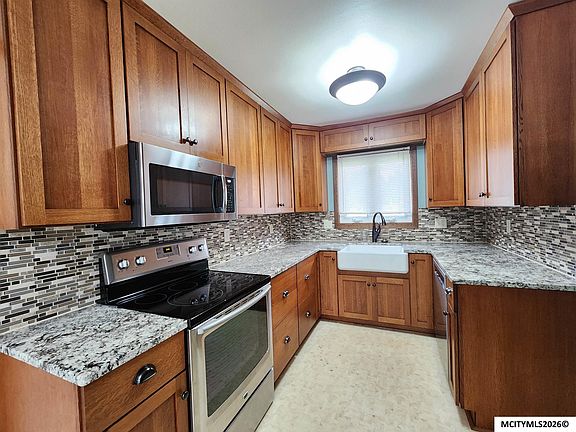 3rd image of 1031 Heritage Dr