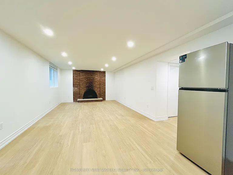 127 Highgate Ave #BASEMENT — Photo 9