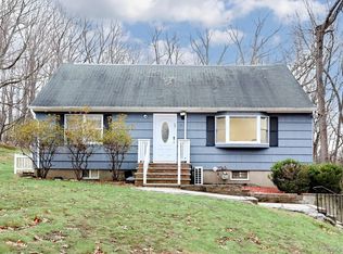 15 Woodland Place, Airmont, NY 10952