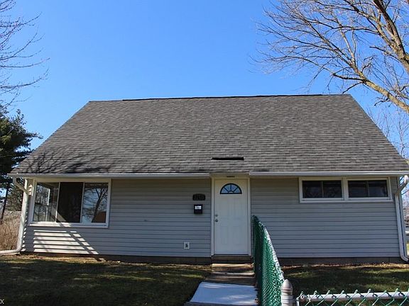 3rd image of 2250 Larchdale Dr