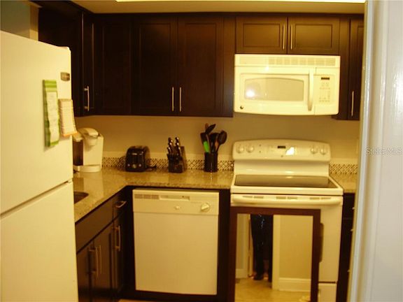 4th image of 2621 Cove Cay Dr Unit 104